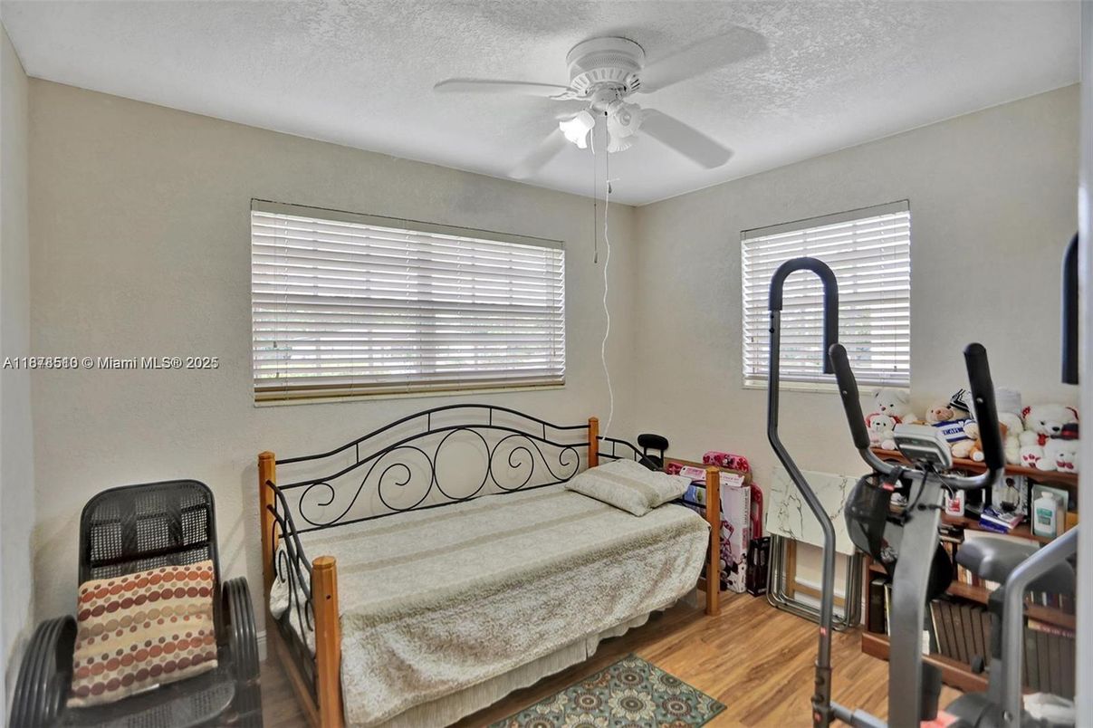 Bedroom, Fitness Equipment, Interior, Wood Texture Flooring