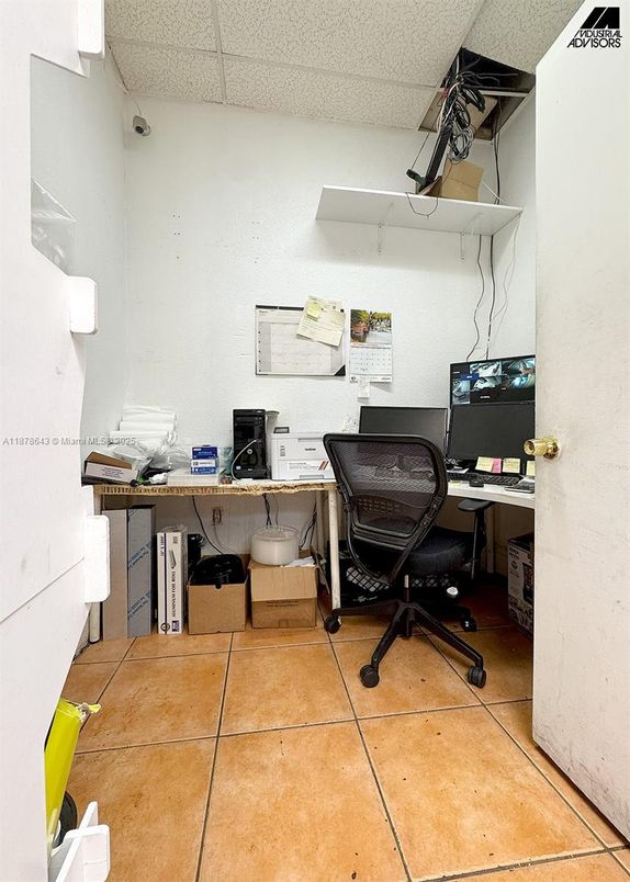 Home Office, Interior