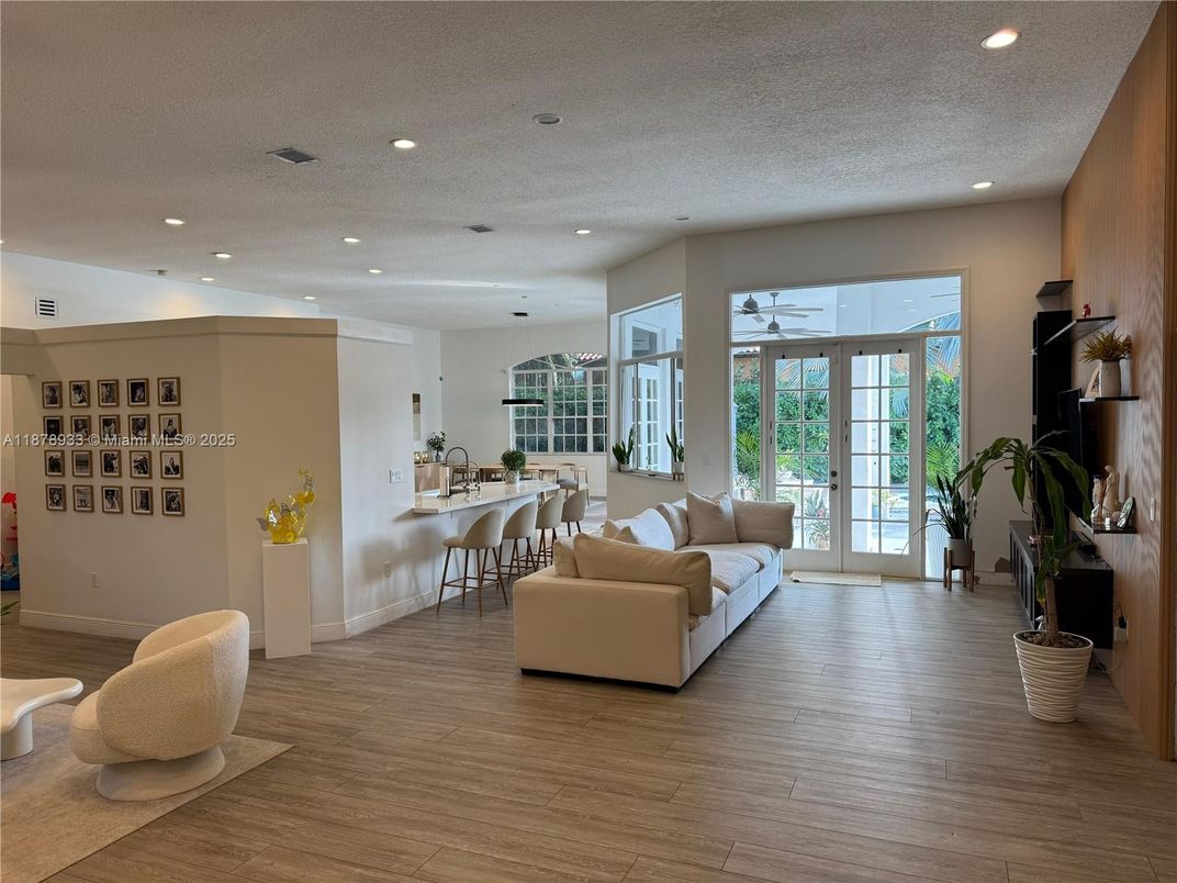 Dining room, Interior, Living room, Recessed Lighting, Wood Texture Flooring