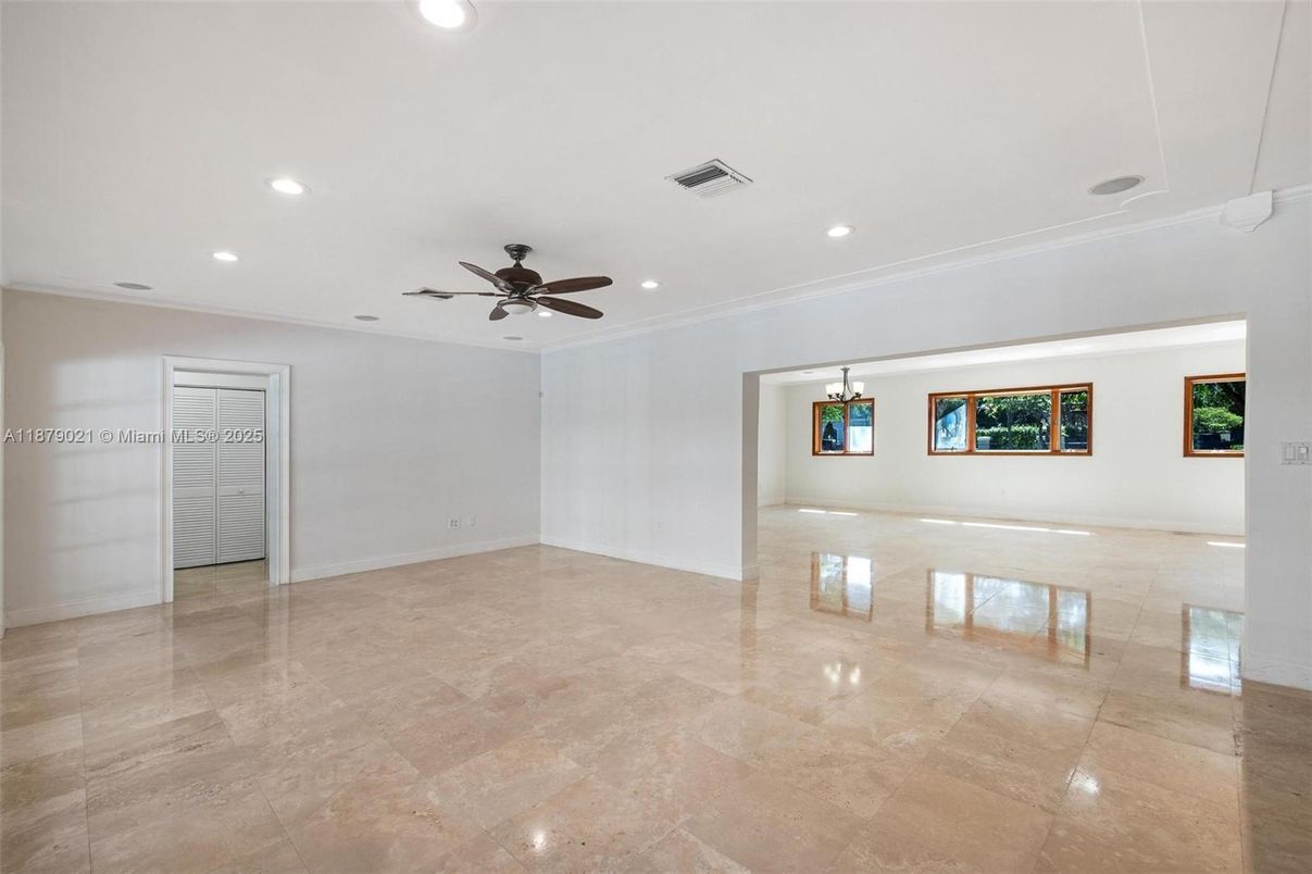Empty room, Interior, Recessed Lighting