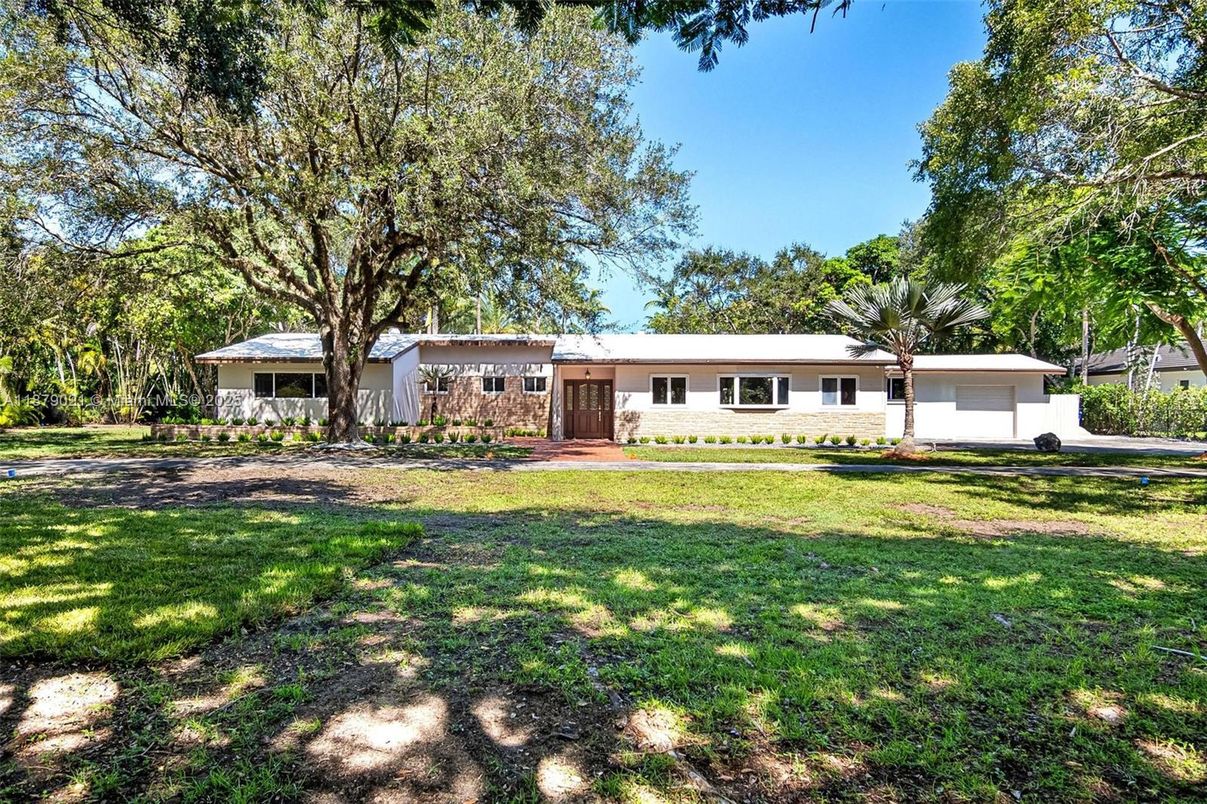 Backyard, Exterior, Facade, Ranch