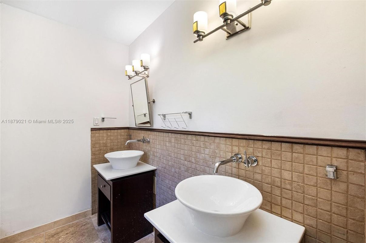Bathroom, Free Standing Baths, Interior