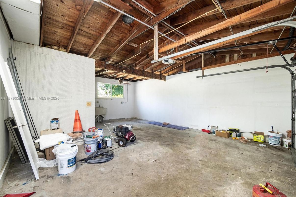 Garage, Interior, Wooden Beams, Wooden Ceilings