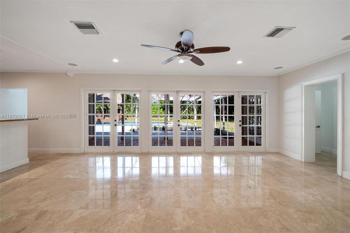 Empty room, Interior, Recessed Lighting