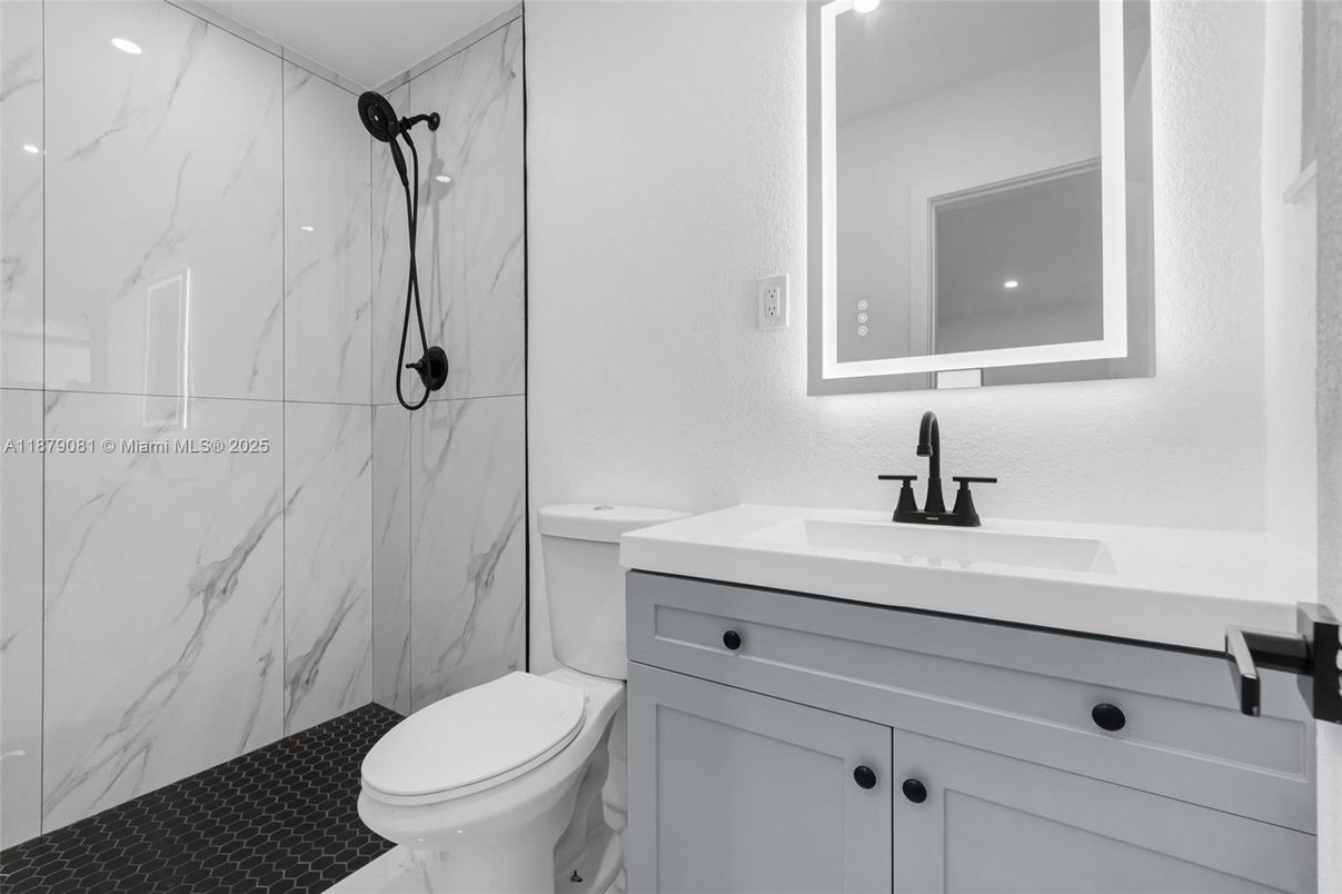 Bathroom, Interior, Marble Walls, Recessed Lighting