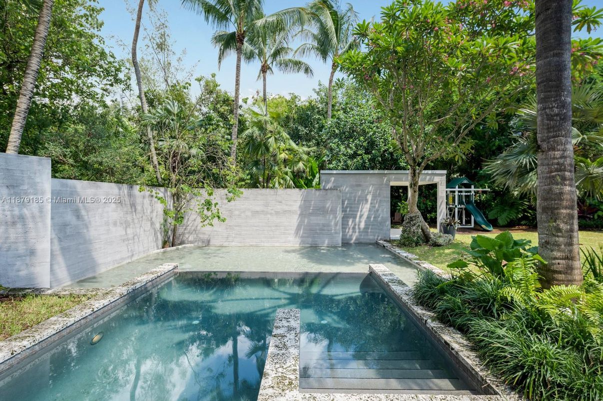 Exterior, Playground, Pool