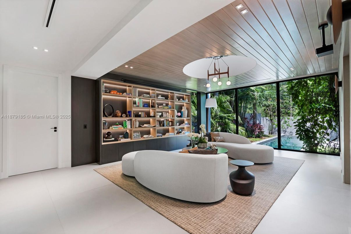 Interior, Living room, Pendant Lights, Recessed Lighting, Wooden Ceilings