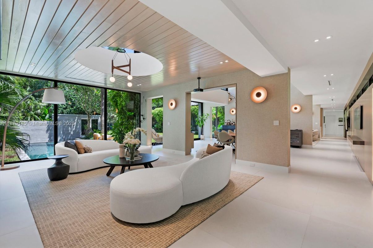 Interior, Living room, Pendant Lights, Recessed Lighting