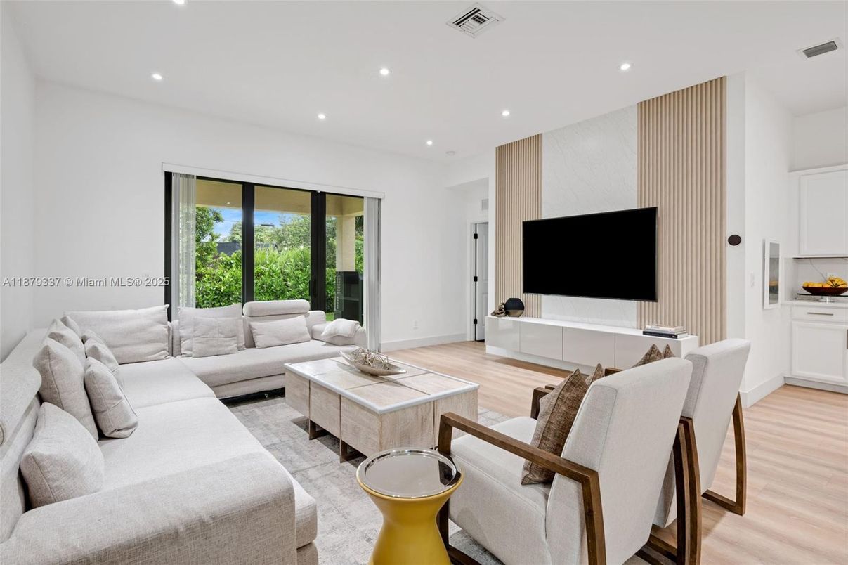 Interior, Living room, Recessed Lighting, Wood Texture Flooring