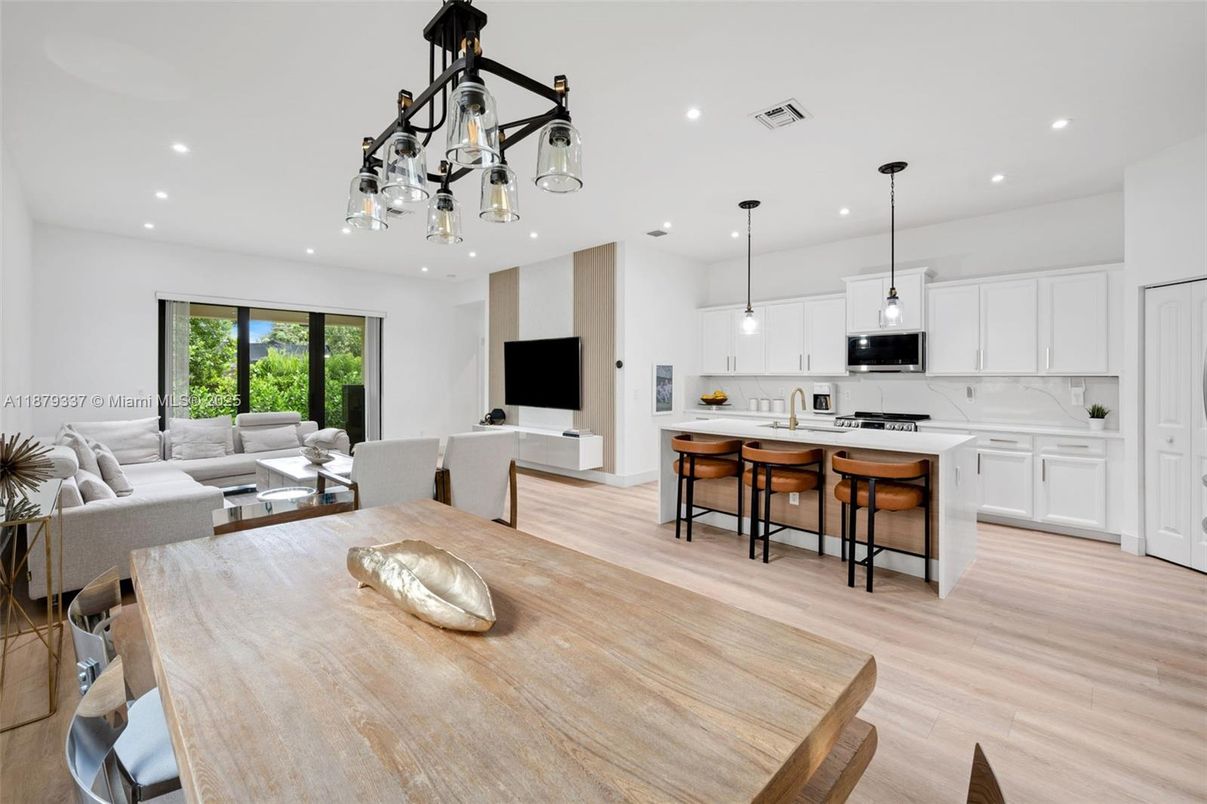 Chandelier, Interior, Kitchen, Living room, Pendant Lights, Recessed Lighting, Wood Texture Flooring