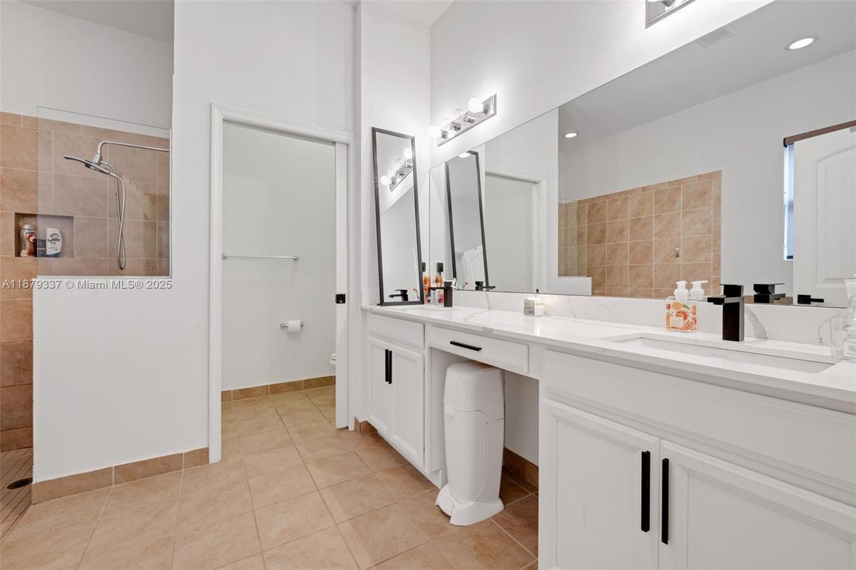 Bathroom, Dual Sink Vanities, Interior, Recessed Lighting