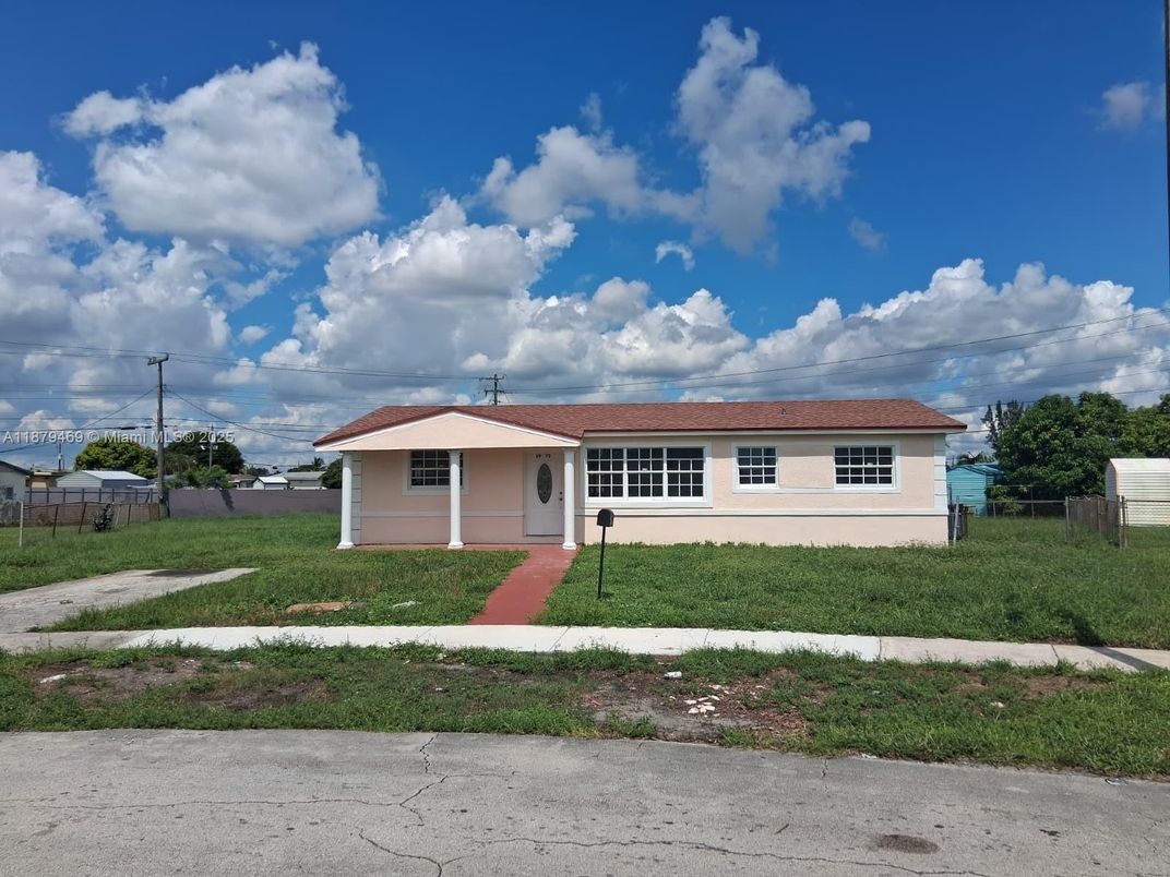 Backyard, Exterior, Facade, Ranch