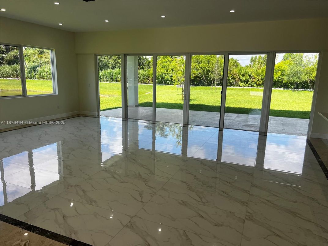 Empty room, Interior, Marble, Recessed Lighting
