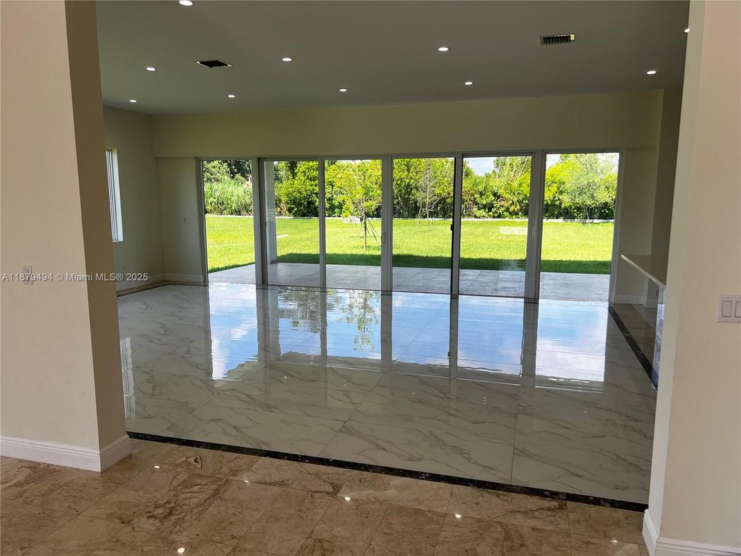 Empty room, Interior, Marble, Recessed Lighting