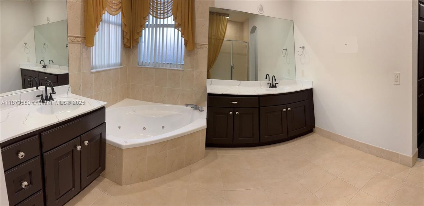 Bathroom, Dual Sink Vanities, Interior