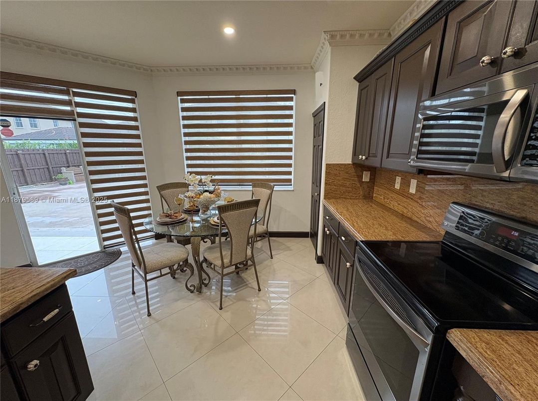 Dining room, Interior, Kitchen, Recessed Lighting