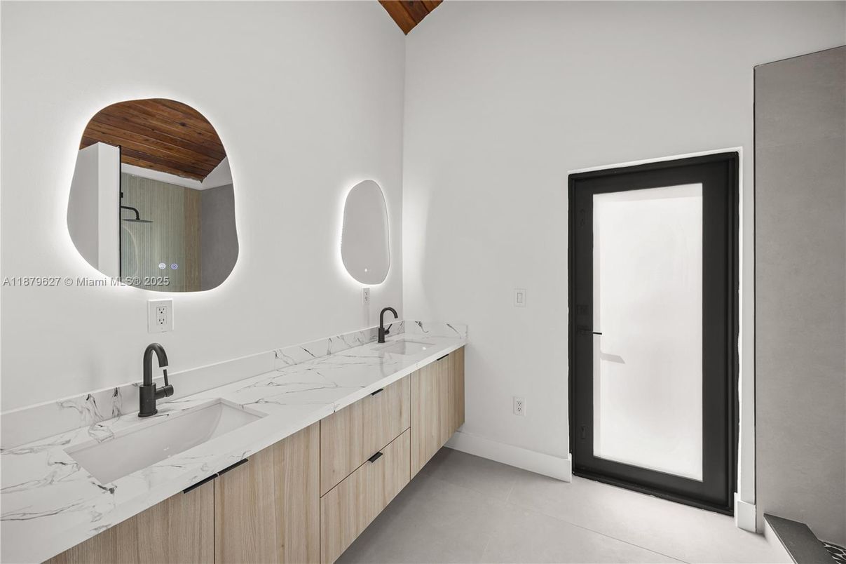 Bathroom, Dual Sink Vanities, Interior