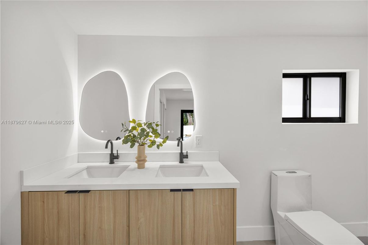 Bathroom, Dual Sink Vanities, Interior