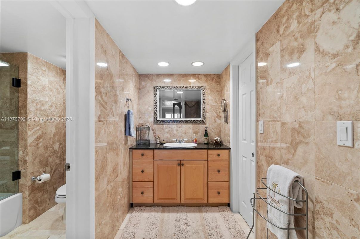 Bathroom, Interior, Recessed Lighting
