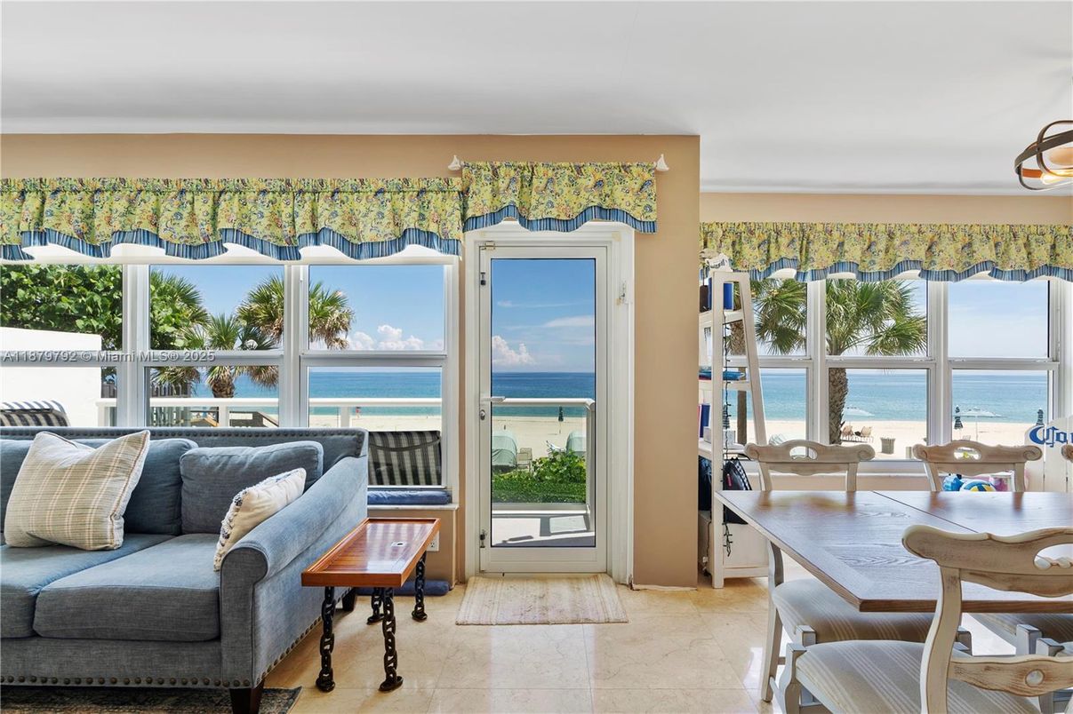 Interior, Living room, Water