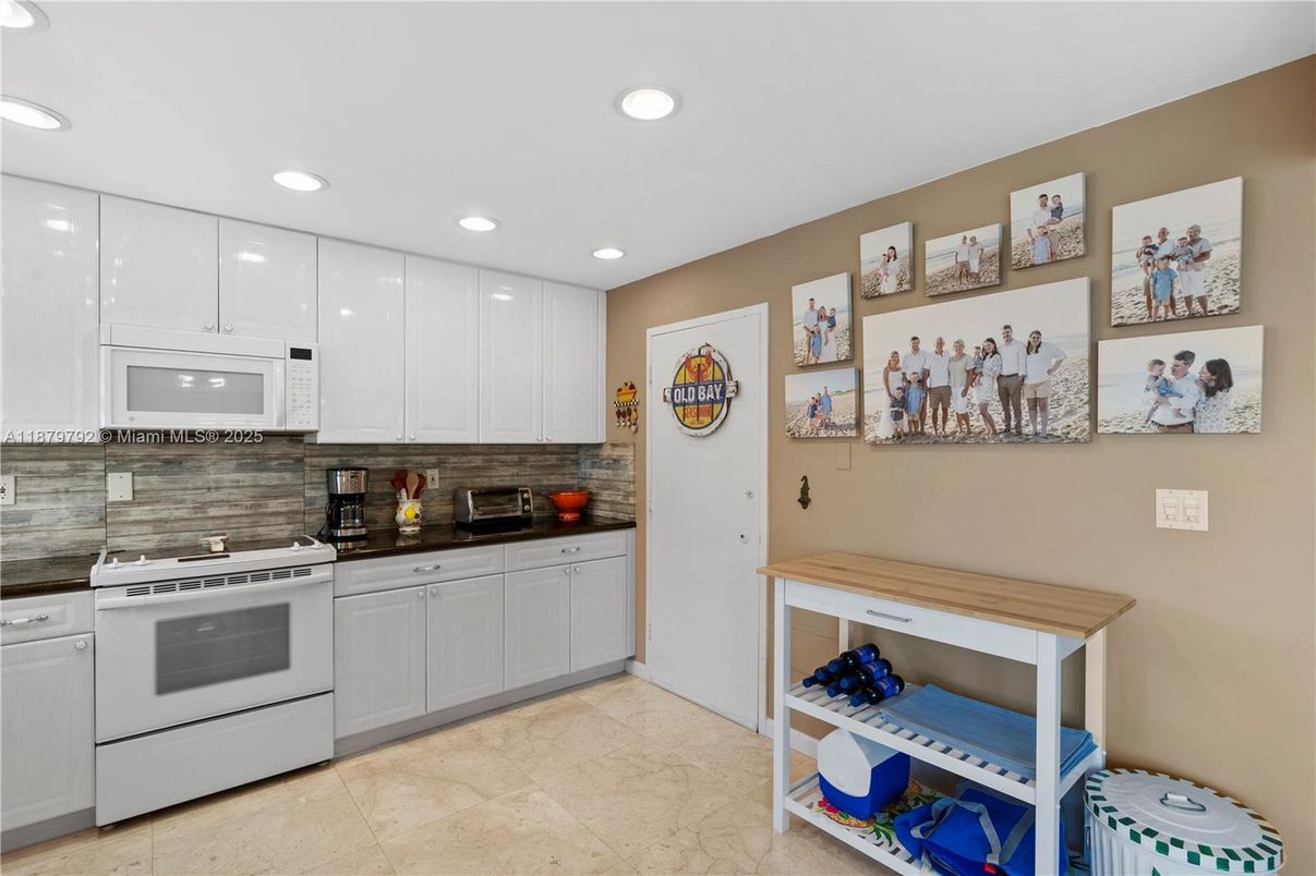 Interior, Kitchen, Recessed Lighting