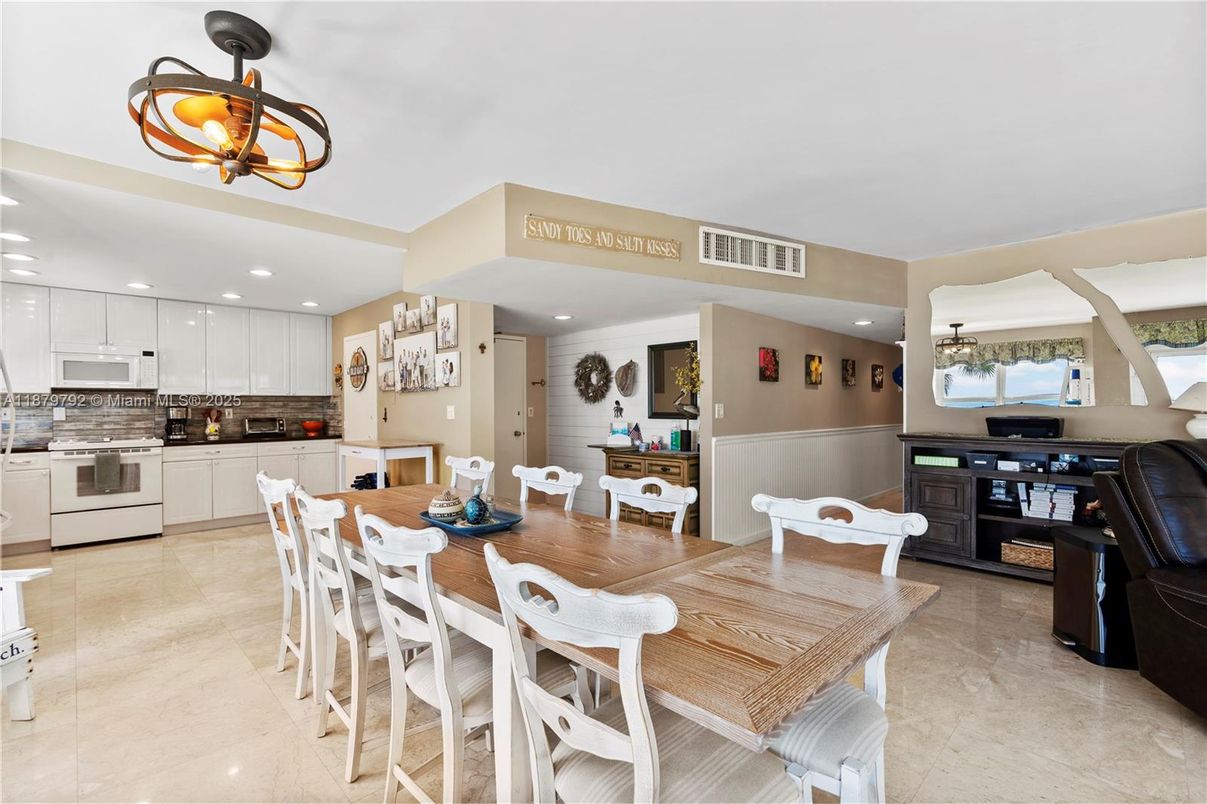 Chandelier, Dining room, Interior, Kitchen, Pendant Lights, Recessed Lighting