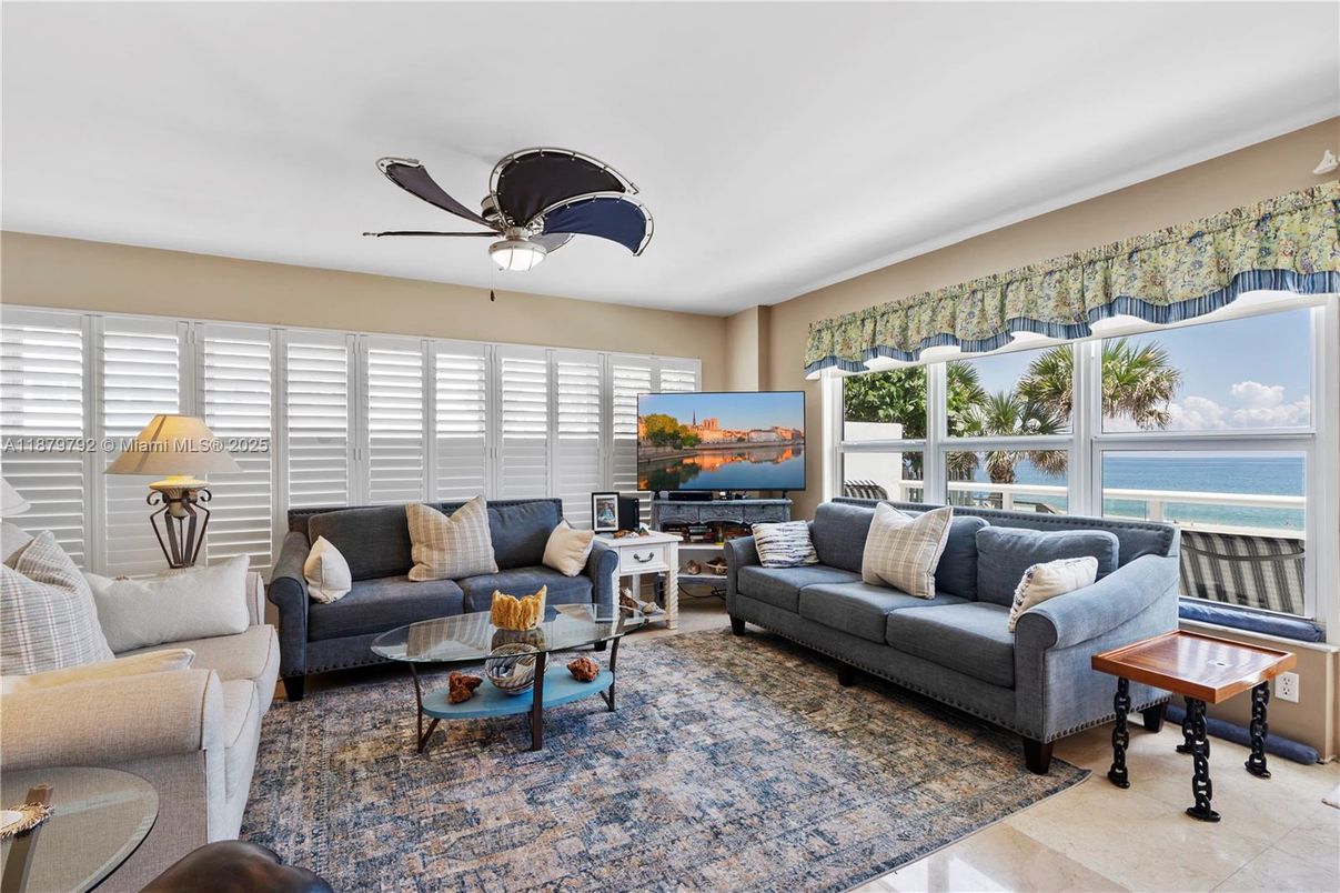 Interior, Living room, Water