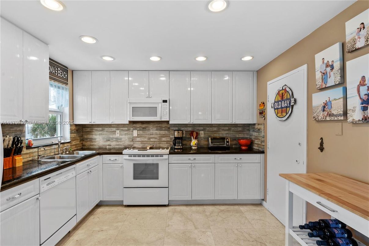 Interior, Kitchen, Recessed Lighting