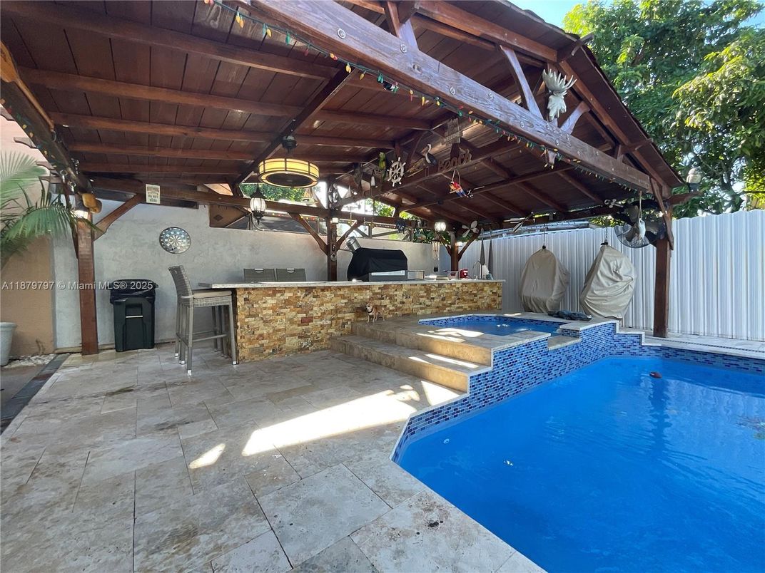 Exterior, Outdoor Kitchen, Pool