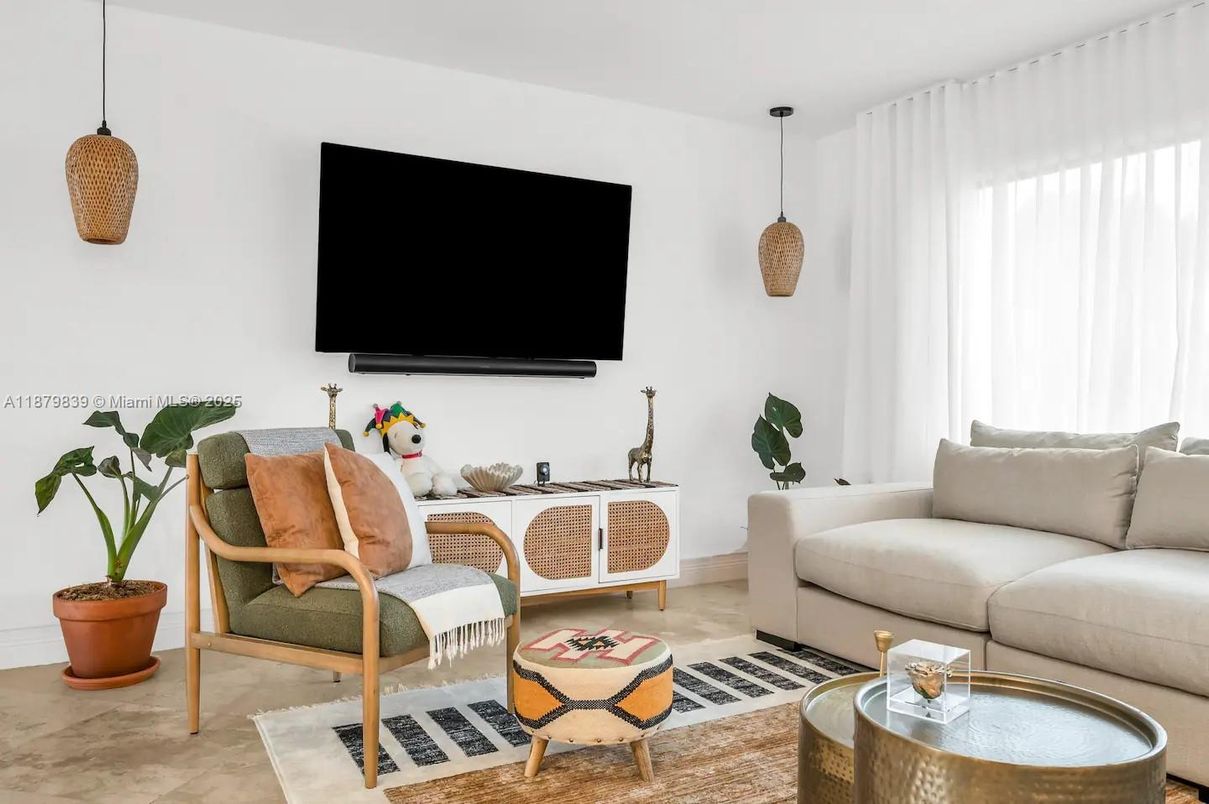 Interior, Living room, Pendant Lights