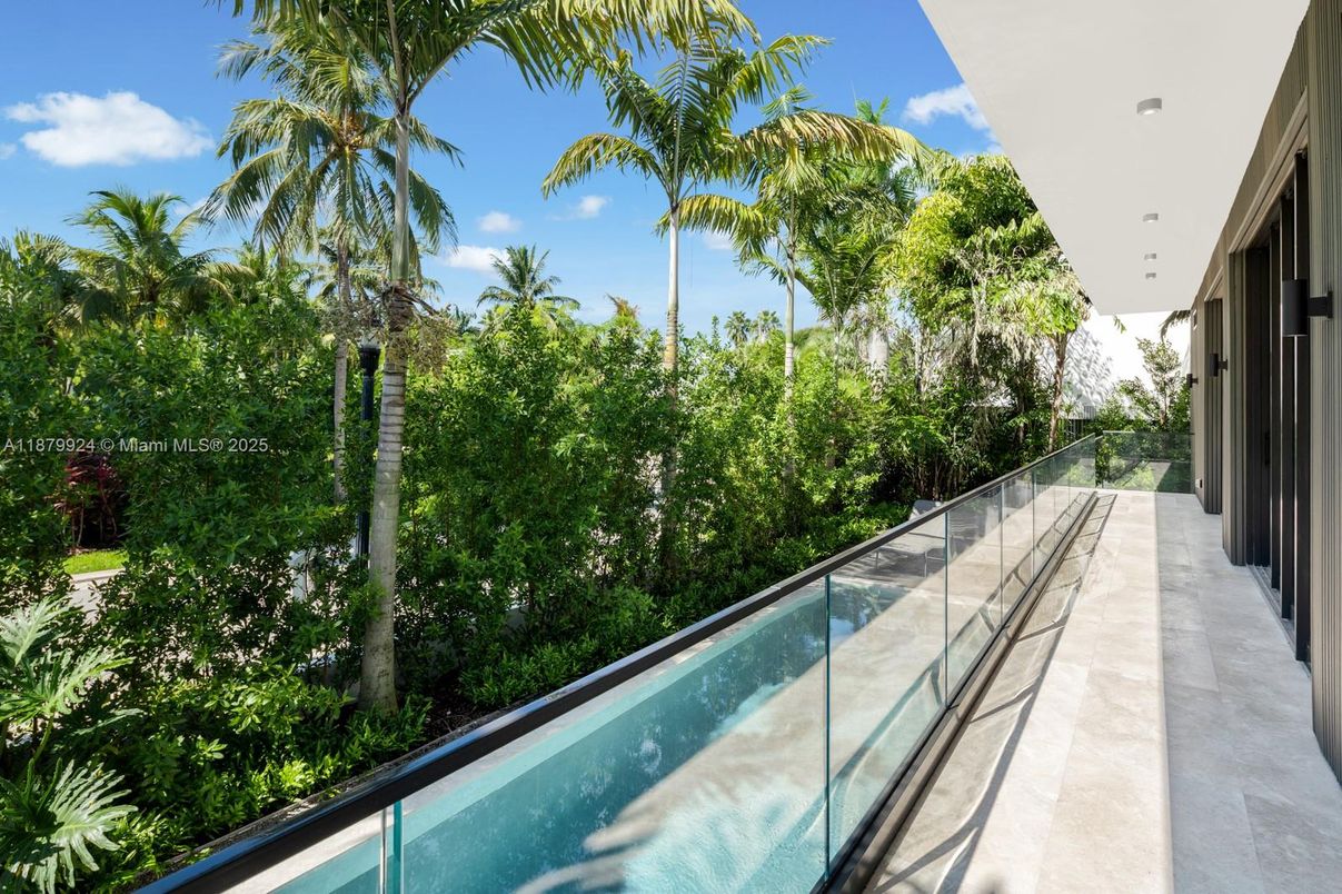 Exterior, Pool, Other