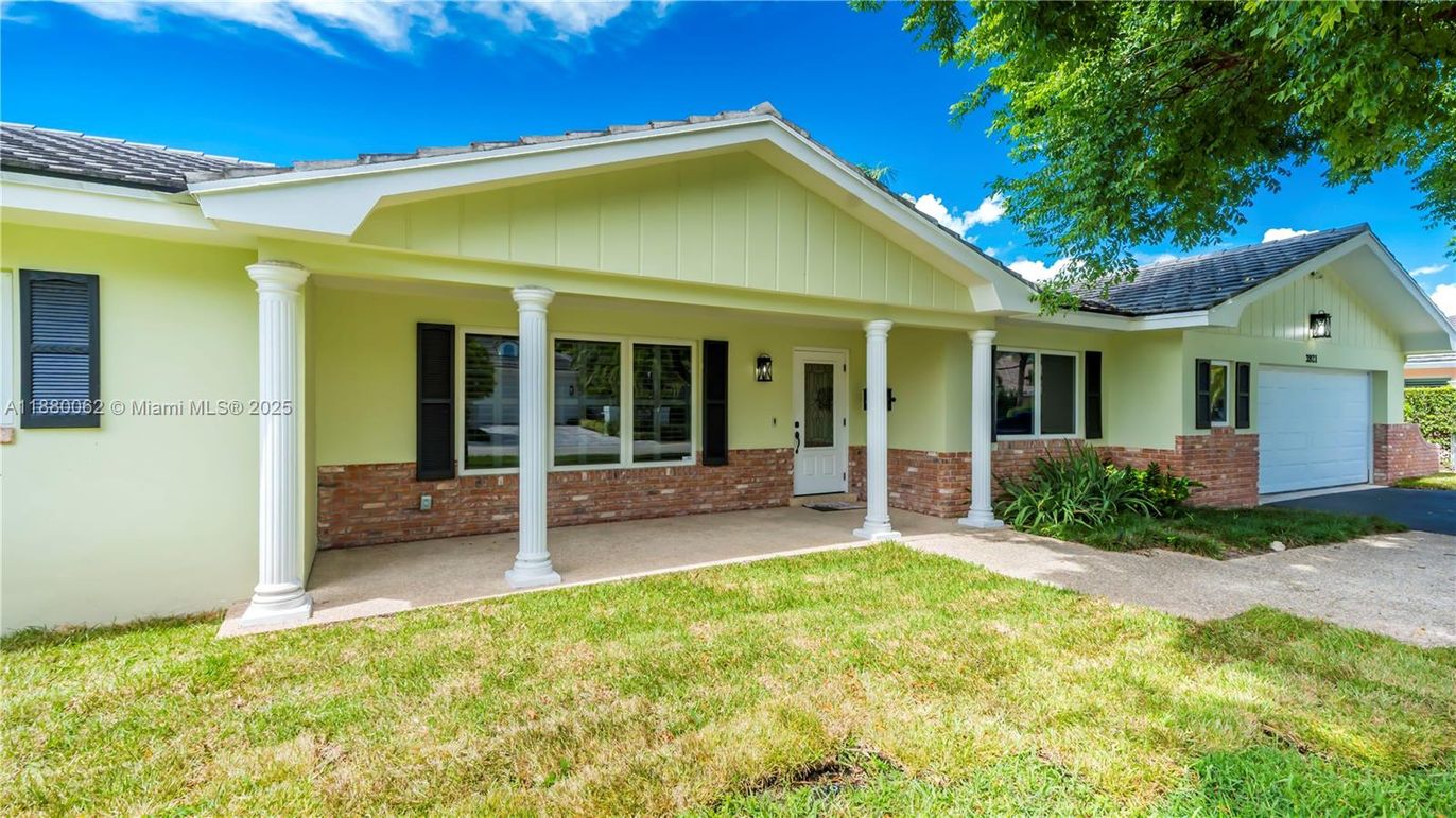 Attached, Exterior, Facade, Brick Facade, Ranch