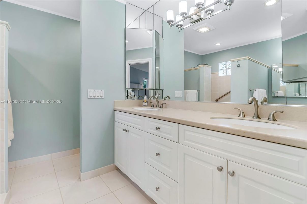 Bathroom, Dual Sink Vanities, Interior, Recessed Lighting