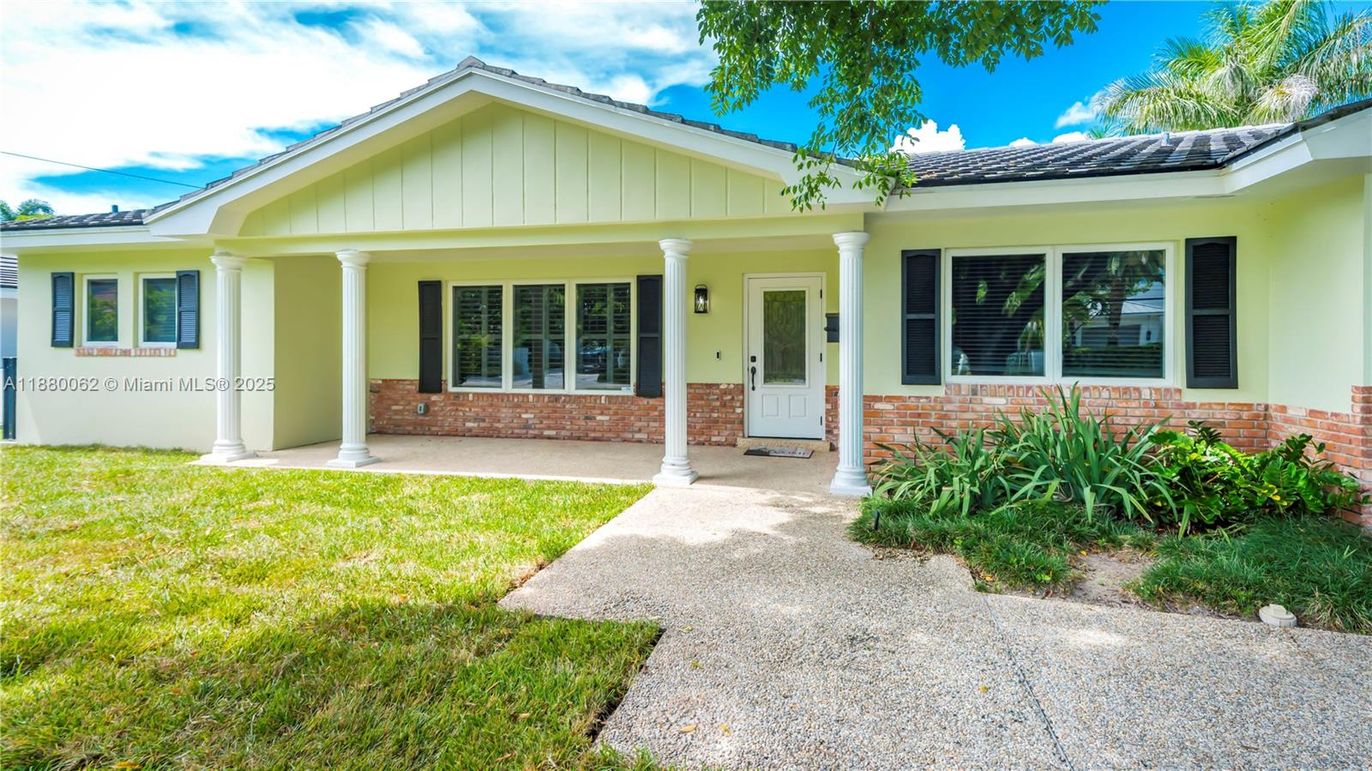 Exterior, Facade, Brick Facade, Ranch