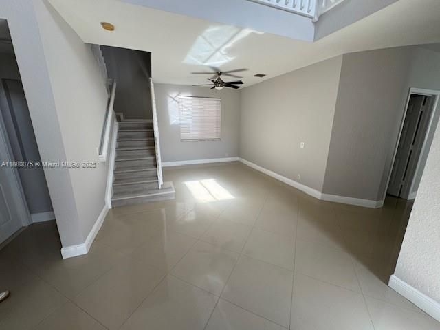 Empty room, Interior