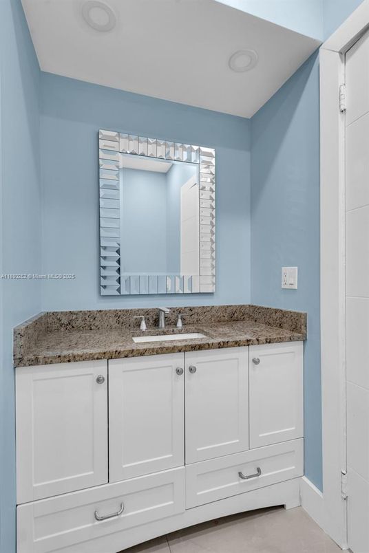 Bathroom, Dual Sink Vanities, Interior, Recessed Lighting