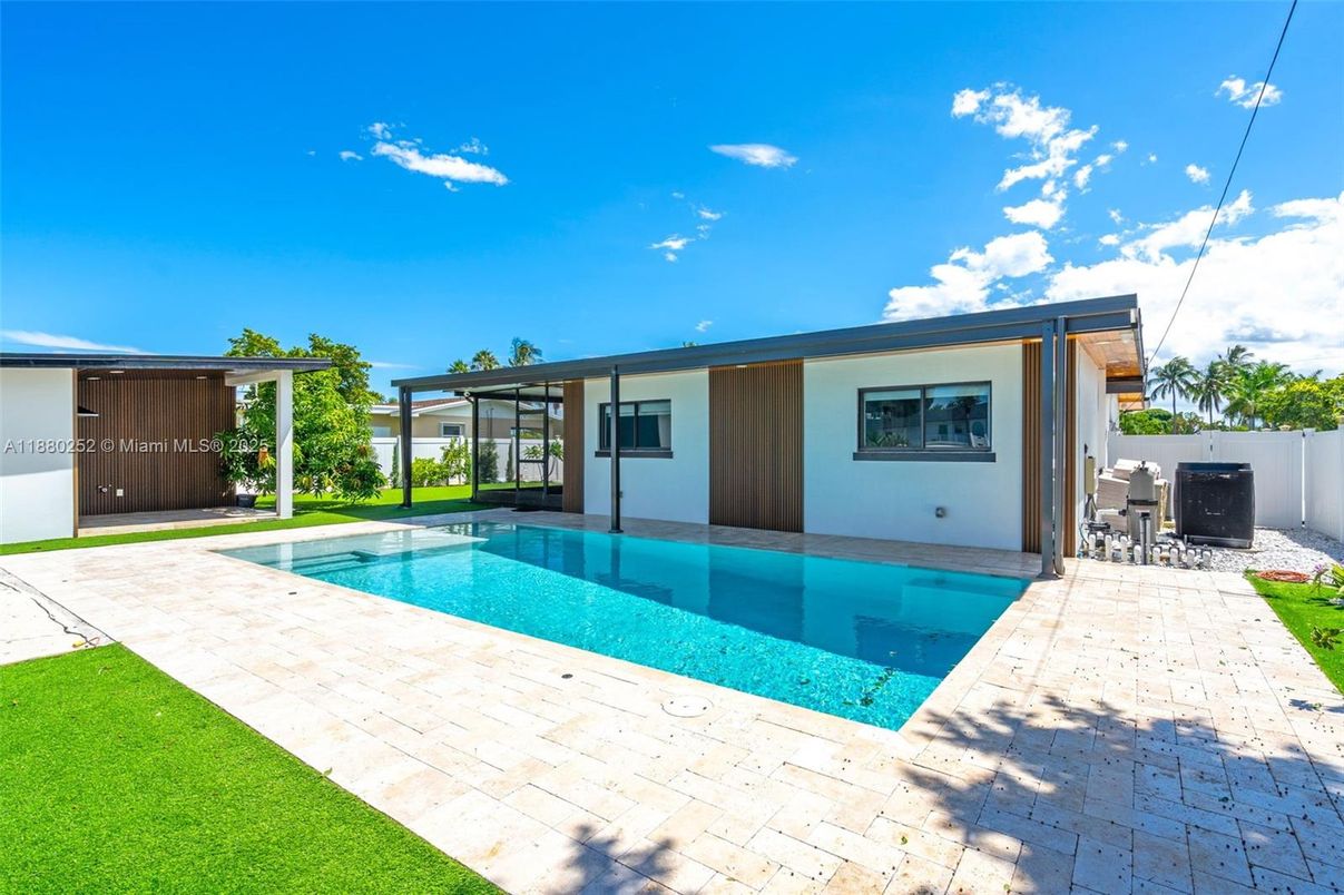 Exterior, Pool