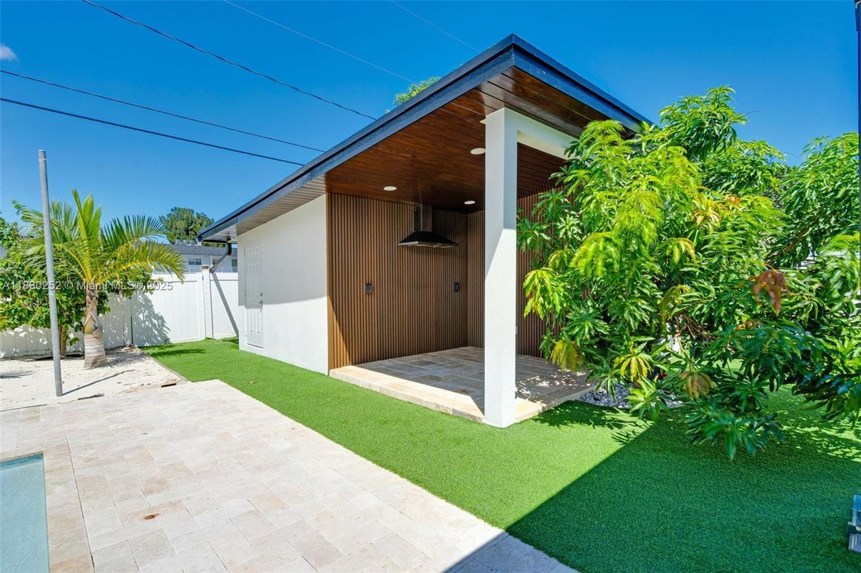 Backyard, Exterior