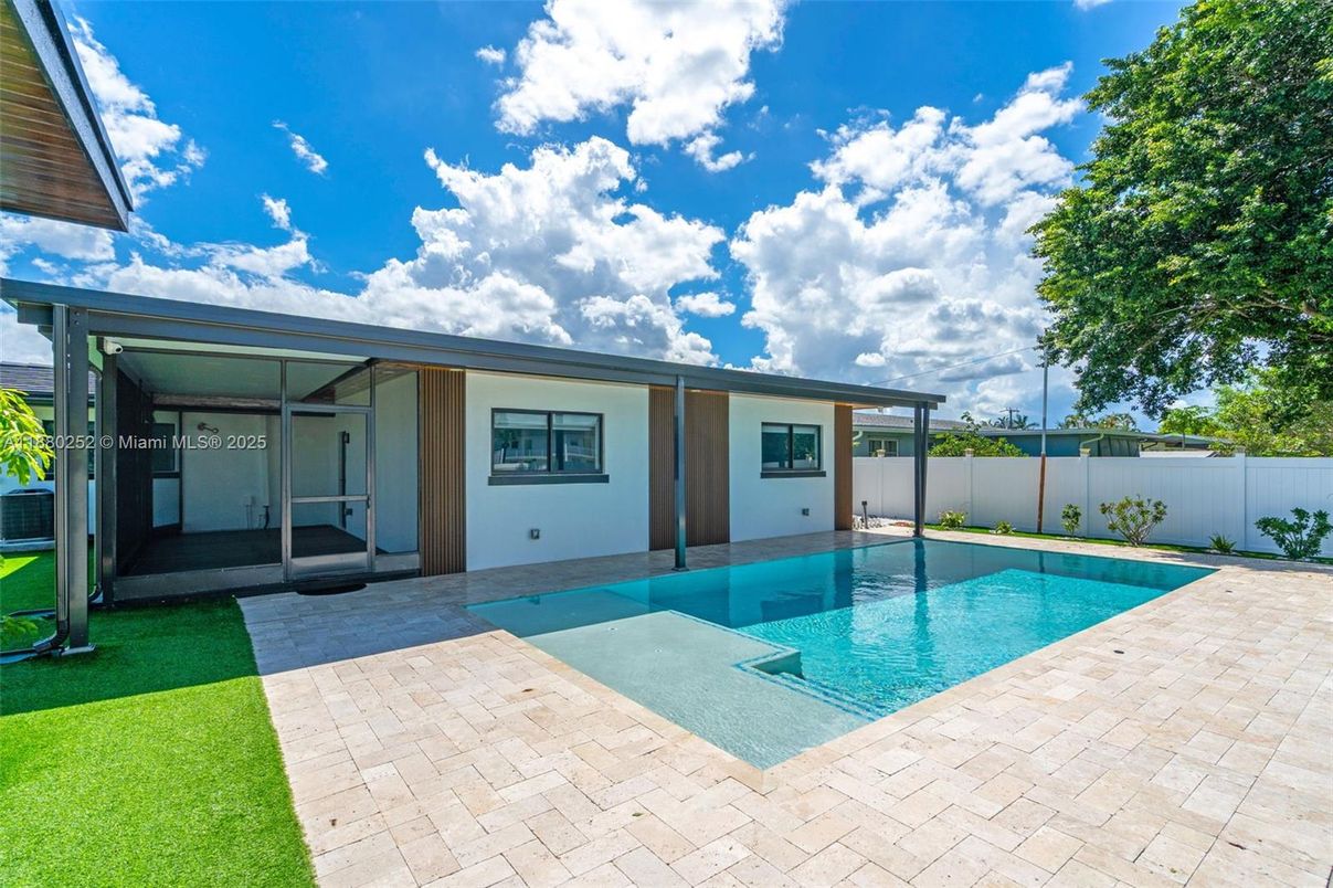 Exterior, Pool