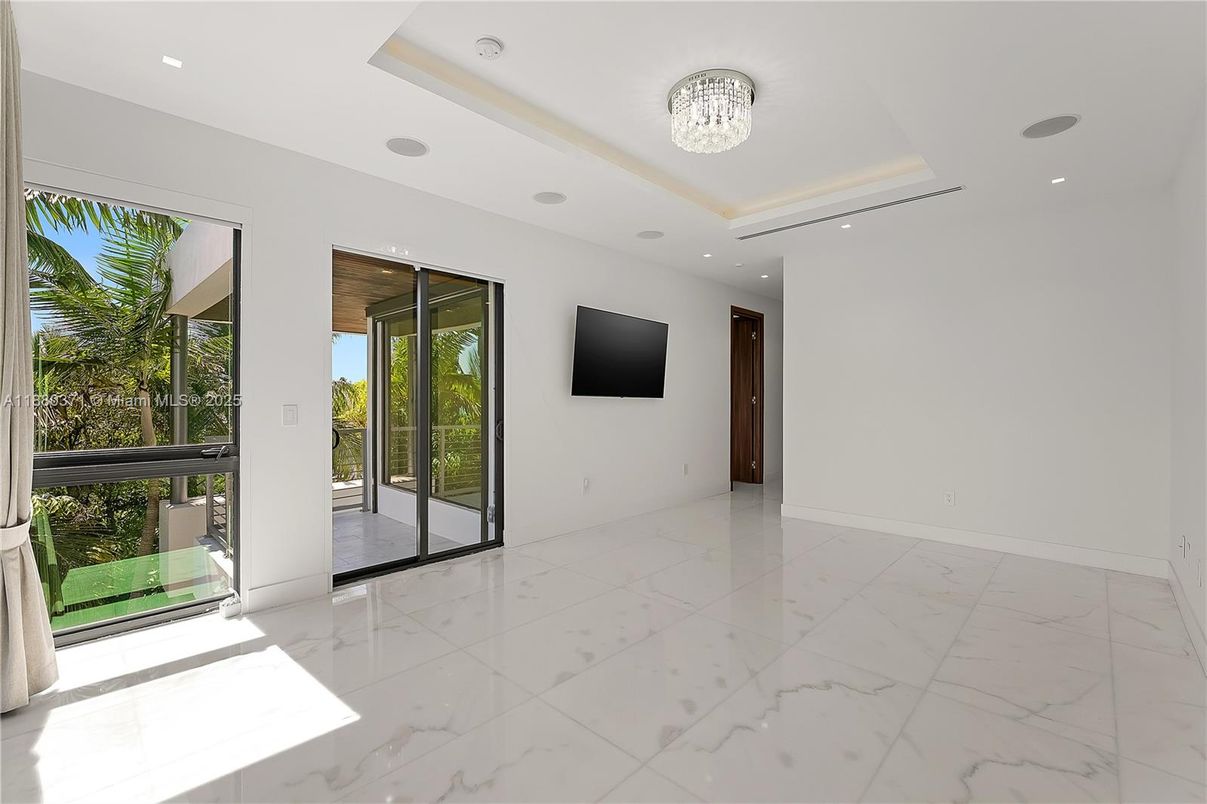 Empty room, Interior, Marble, Recessed Lighting