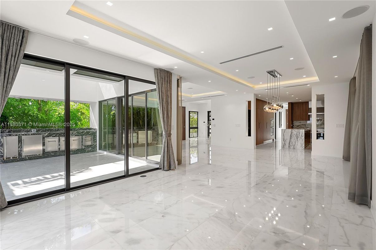 Chandelier, Interior, Kitchen, Marble, Pendant Lights, Recessed Lighting