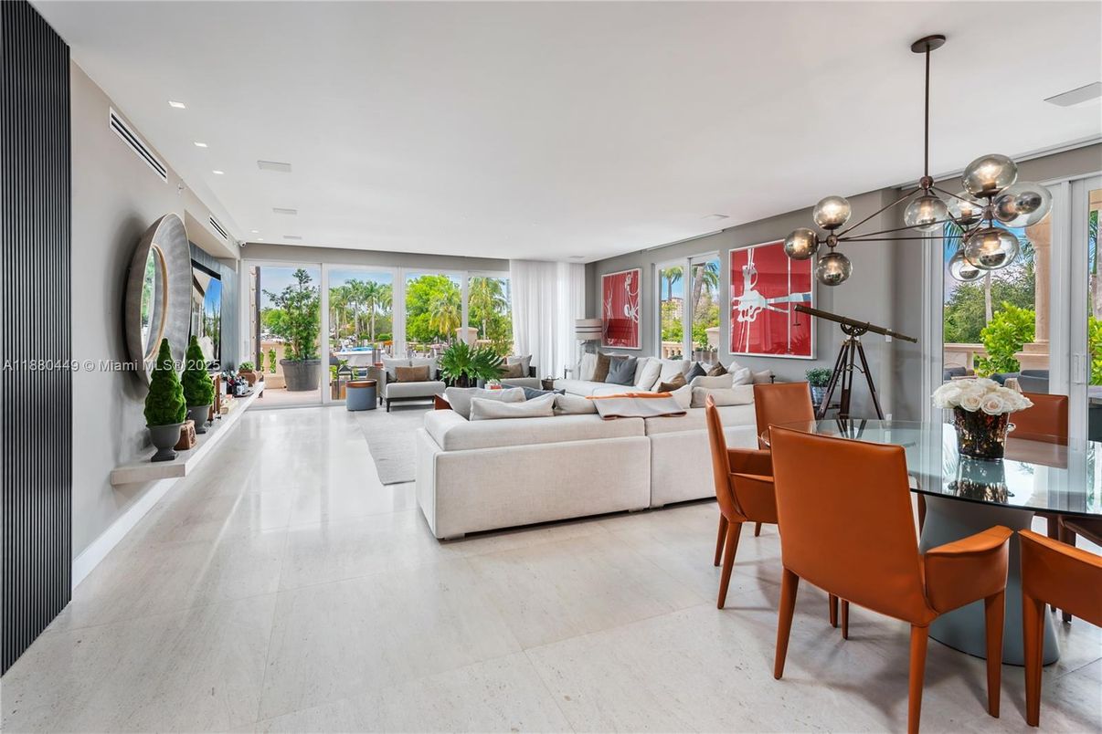 Dining room, Interior, Living room, Pendant Lights, Recessed Lighting