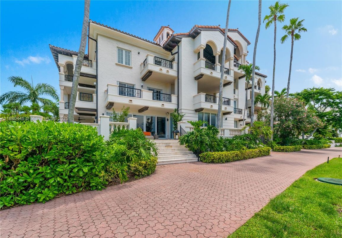 Exterior, Facade, Condo Building