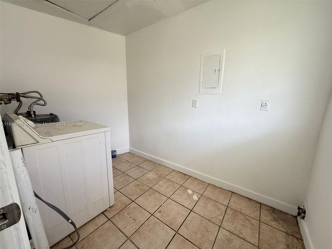 Interior, Washer
