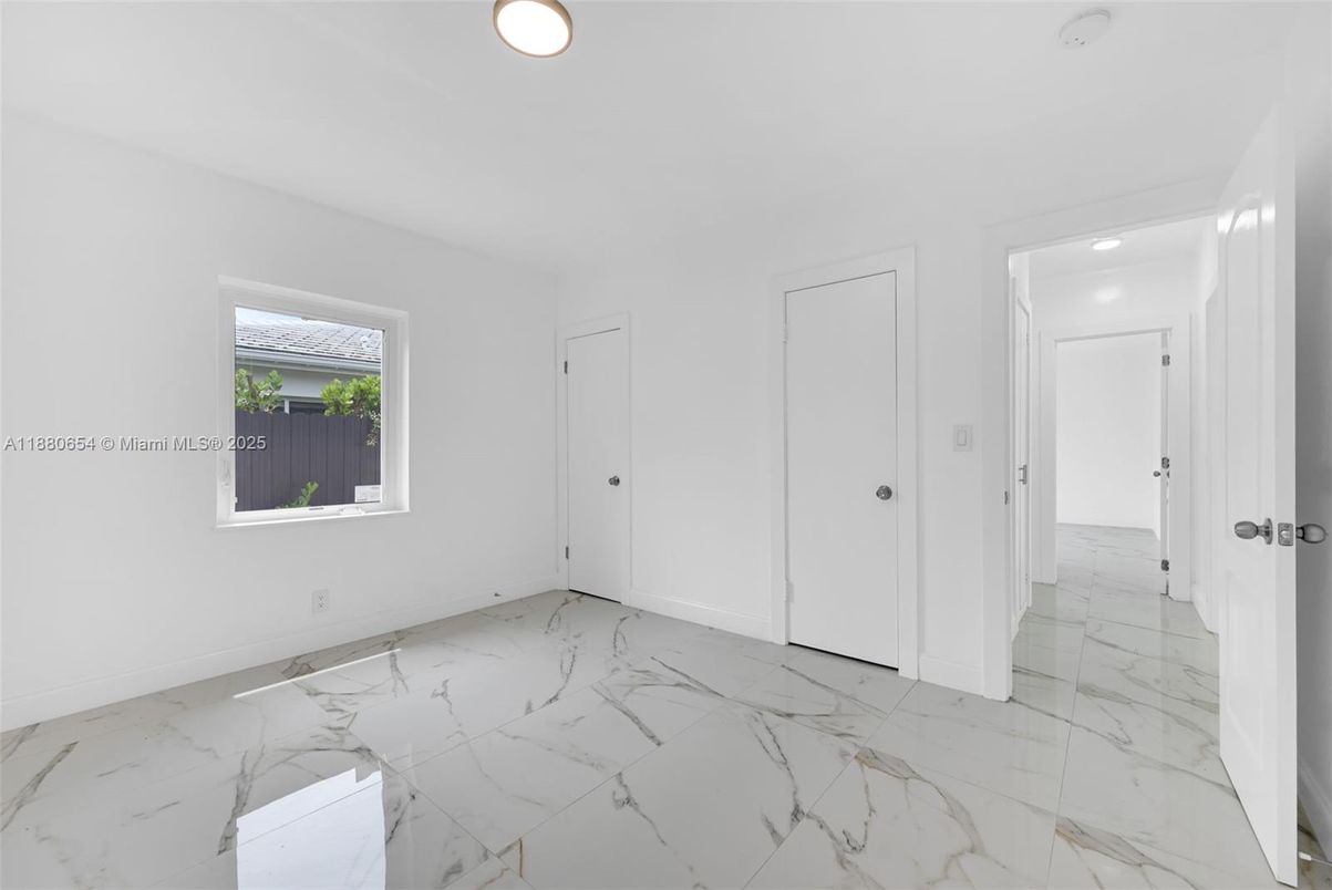 Empty room, Interior, Marble, Recessed Lighting
