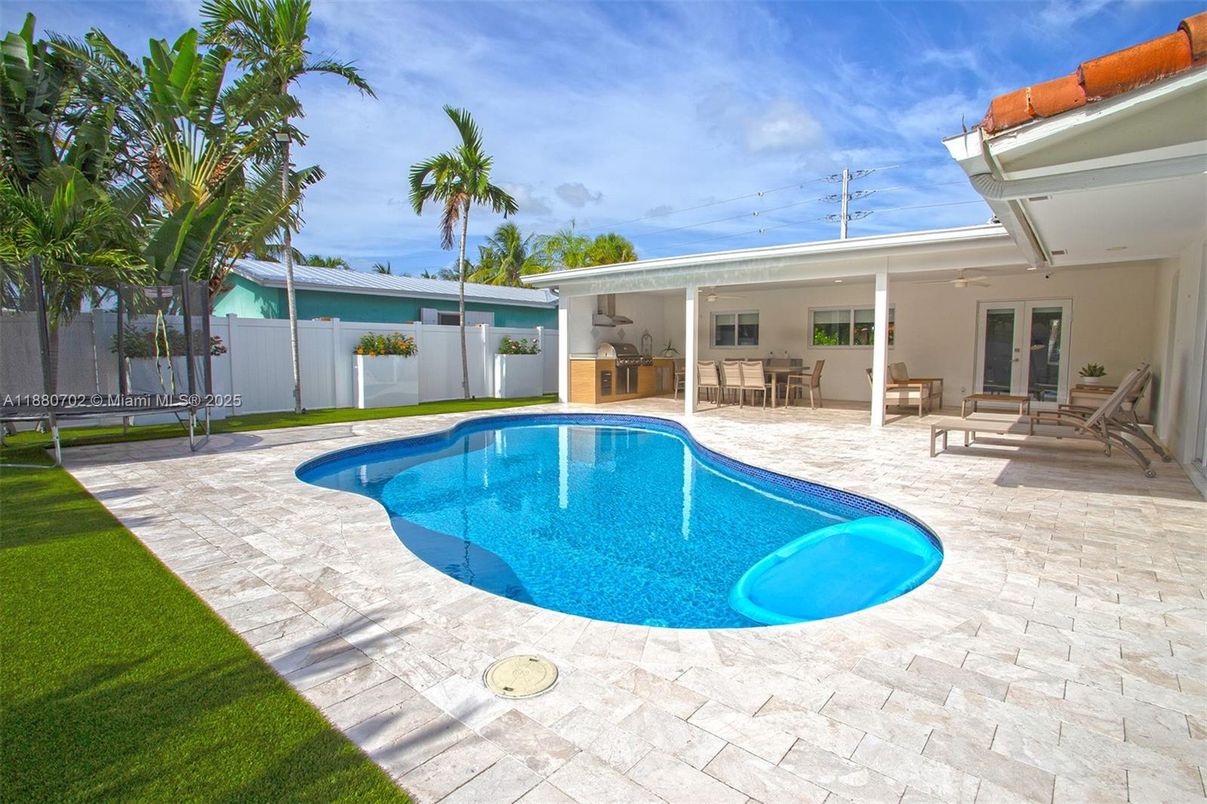 Exterior, Pool