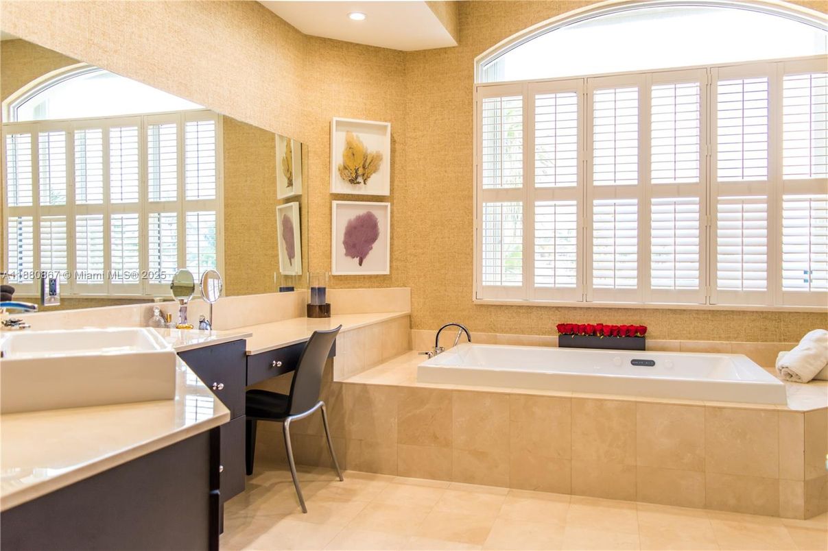 Bathroom, Interior, Recessed Lighting