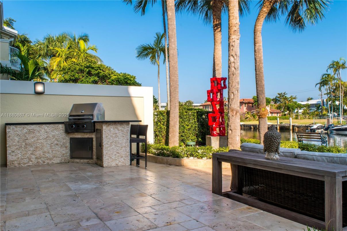 Exterior, Outdoor Kitchen