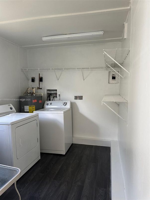 Interior, Washer, Wood Texture Flooring
