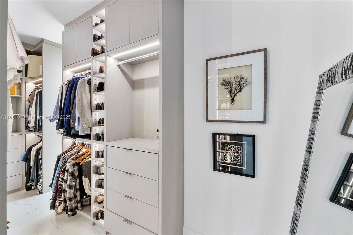 Interior, Walk-in Closets